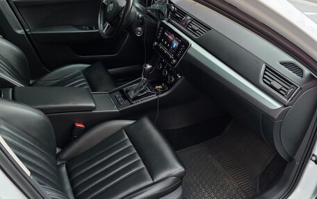 Skoda Superb III рестайлинг, 2018 год, 2 300 000 рублей, 21 фотография
