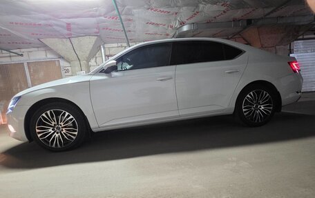 Skoda Superb III рестайлинг, 2018 год, 2 300 000 рублей, 24 фотография