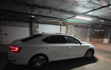 Skoda Superb III рестайлинг, 2018 год, 2 300 000 рублей, 25 фотография
