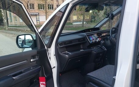 Honda Stepwgn IV, 2019 год, 2 360 000 рублей, 14 фотография