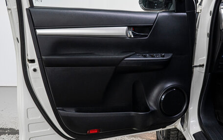 Toyota Hilux VIII, 2019 год, 2 379 000 рублей, 10 фотография