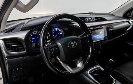 Toyota Hilux VIII, 2019 год, 2 379 000 рублей, 9 фотография