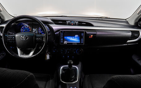 Toyota Hilux VIII, 2019 год, 2 379 000 рублей, 16 фотография
