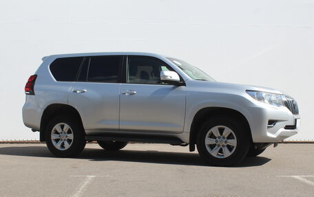 Toyota Land Cruiser Prado 150 рестайлинг 2, 2019 год, 4 600 000 рублей, 3 фотография