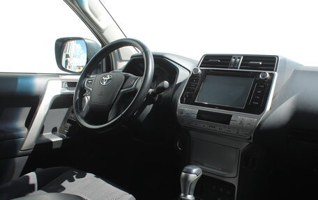 Toyota Land Cruiser Prado 150 рестайлинг 2, 2019 год, 4 600 000 рублей, 14 фотография