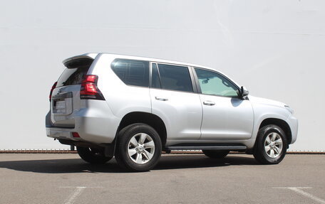 Toyota Land Cruiser Prado 150 рестайлинг 2, 2019 год, 4 600 000 рублей, 5 фотография
