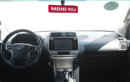Toyota Land Cruiser Prado 150 рестайлинг 2, 2019 год, 4 600 000 рублей, 15 фотография