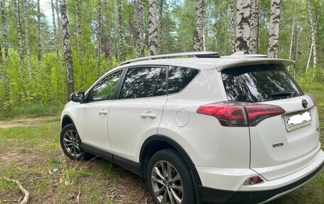 Toyota RAV4, 2017 год, 2 340 000 рублей, 6 фотография