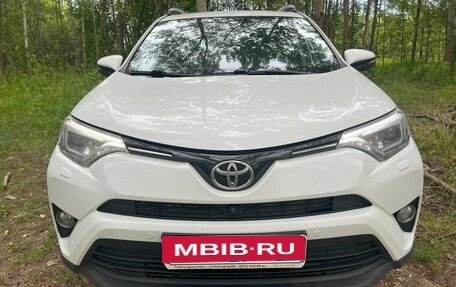 Toyota RAV4, 2017 год, 2 340 000 рублей, 2 фотография