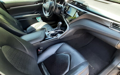 Toyota Camry, 2017 год, 2 300 000 рублей, 19 фотография