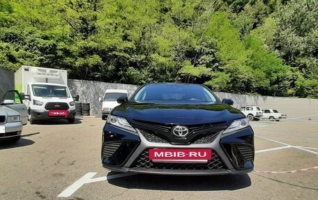 Toyota Camry, 2017 год, 2 300 000 рублей, 8 фотография