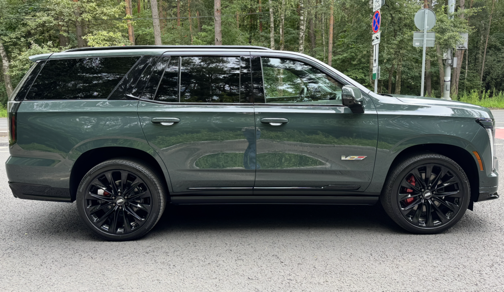 Cadillac Escalade V, 2025 год, 33 000 000 рублей, 3 фотография