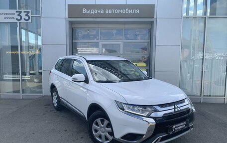 Mitsubishi Outlander III рестайлинг 3, 2019 год, 2 090 000 рублей, 3 фотография
