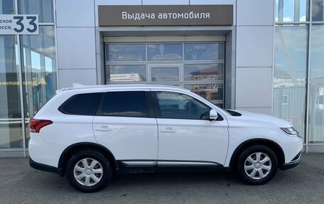 Mitsubishi Outlander III рестайлинг 3, 2019 год, 2 090 000 рублей, 4 фотография