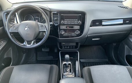 Mitsubishi Outlander III рестайлинг 3, 2019 год, 2 090 000 рублей, 11 фотография