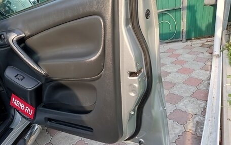Toyota RAV4, 2004 год, 1 200 000 рублей, 8 фотография