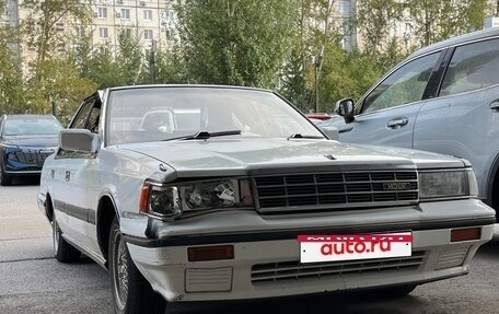 Nissan Laurel VIII, 1988 год, 380 000 рублей, 1 фотография