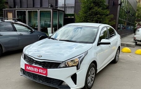 KIA Rio IV, 2021 год, 870 000 рублей, 2 фотография