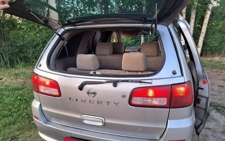 Nissan Liberty, 2002 год, 330 000 рублей, 2 фотография