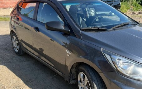 Hyundai Solaris II рестайлинг, 2013 год, 670 000 рублей, 2 фотография