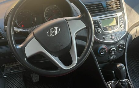 Hyundai Solaris II рестайлинг, 2013 год, 670 000 рублей, 8 фотография