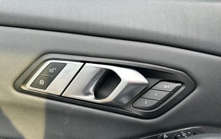 BMW 3 серия, 2019 год, 2 900 000 рублей, 18 фотография