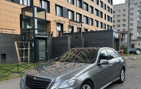 Mercedes-Benz E-Класс, 2010 год, 900 000 рублей, 4 фотография