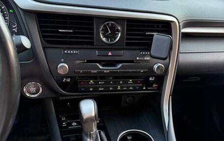 Lexus RX IV рестайлинг, 2019 год, 4 450 000 рублей, 8 фотография
