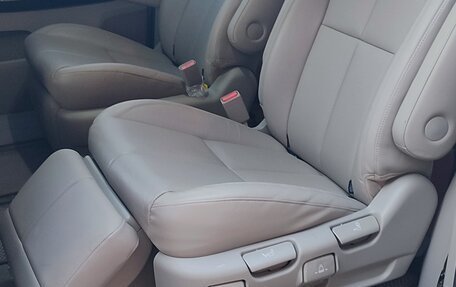 KIA Carnival III, 2018 год, 3 399 000 рублей, 4 фотография
