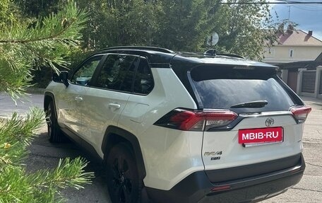 Toyota RAV4, 2022 год, 4 500 000 рублей, 4 фотография