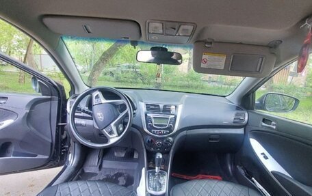 Hyundai Solaris II рестайлинг, 2013 год, 800 000 рублей, 2 фотография