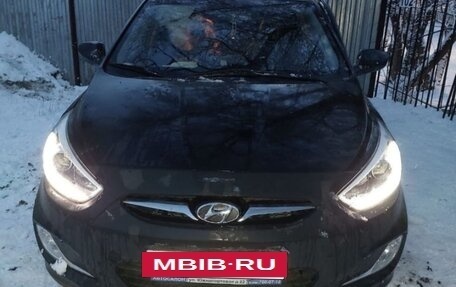 Hyundai Solaris II рестайлинг, 2013 год, 800 000 рублей, 5 фотография