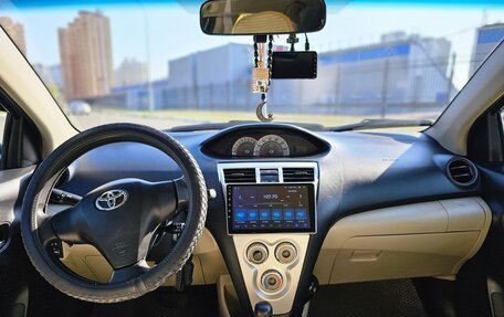 Toyota Yaris III рестайлинг, 2006 год, 720 000 рублей, 14 фотография