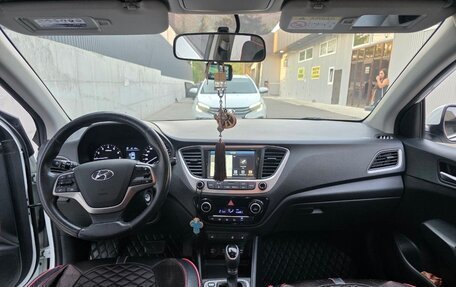 Hyundai Solaris II рестайлинг, 2018 год, 1 550 000 рублей, 9 фотография