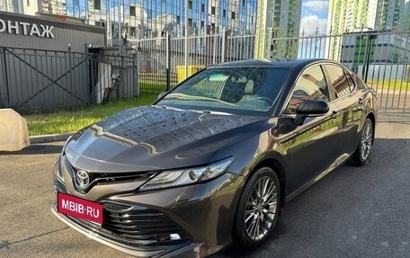 Toyota Camry, 2018 год, 2 300 000 рублей, 1 фотография