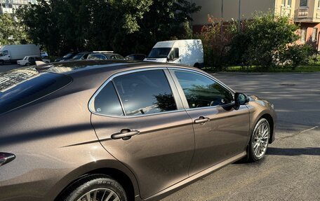Toyota Camry, 2018 год, 2 300 000 рублей, 8 фотография