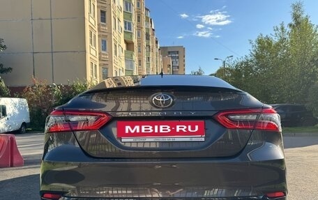 Toyota Camry, 2018 год, 2 300 000 рублей, 9 фотография