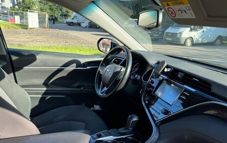 Toyota Camry, 2018 год, 2 300 000 рублей, 16 фотография