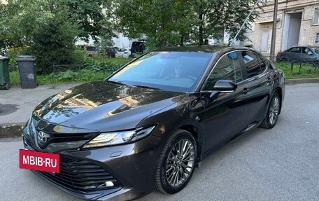 Toyota Camry, 2018 год, 2 300 000 рублей, 10 фотография