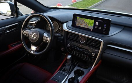 Lexus RX IV рестайлинг, 2019 год, 5 699 000 рублей, 9 фотография