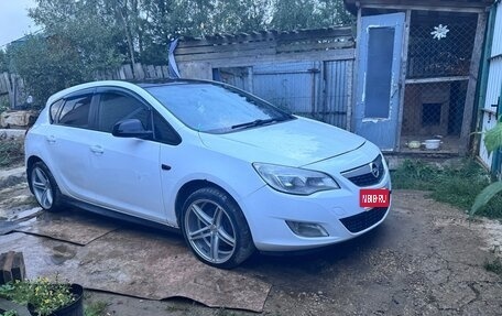 Opel Astra J, 2011 год, 550 000 рублей, 1 фотография