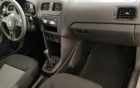 Volkswagen Polo VI (EU Market), 2011 год, 575 000 рублей, 14 фотография