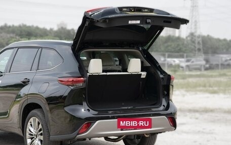 Toyota Highlander, 2025 год, 4 681 945 рублей, 19 фотография