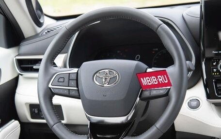 Toyota Highlander, 2025 год, 4 681 945 рублей, 25 фотография