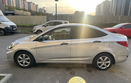 Hyundai Solaris II рестайлинг, 2013 год, 830 000 рублей, 2 фотография