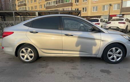 Hyundai Solaris II рестайлинг, 2013 год, 830 000 рублей, 3 фотография