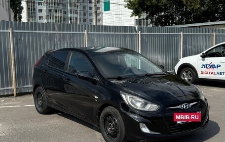 Hyundai Solaris II рестайлинг, 2012 год, 650 000 рублей, 3 фотография