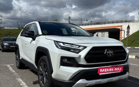 Toyota RAV4, 2025 год, 3 600 000 рублей, 5 фотография