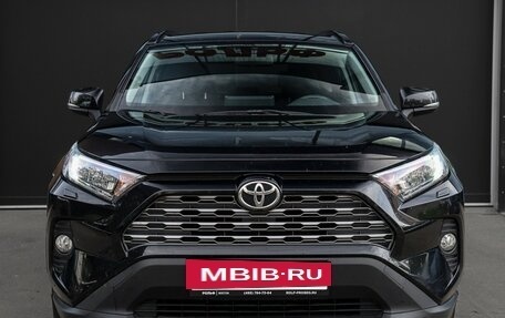 Toyota RAV4, 2020 год, 2 725 000 рублей, 2 фотография