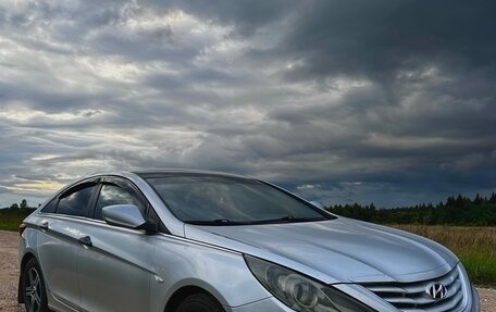 Hyundai Sonata VI, 2011 год, 930 000 рублей, 2 фотография